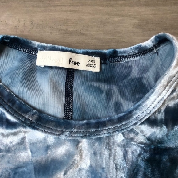 WILFRED Free Aritzia blue velvet Zaylee Tie Dye top size XXS - Picture 2 of 5
